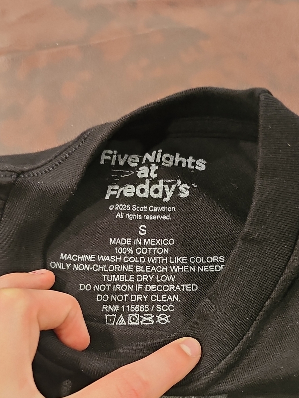 V Black Freddy Fazdears Pizza Five Nights At Freddys Shirt Size S - Picture 5 of 6